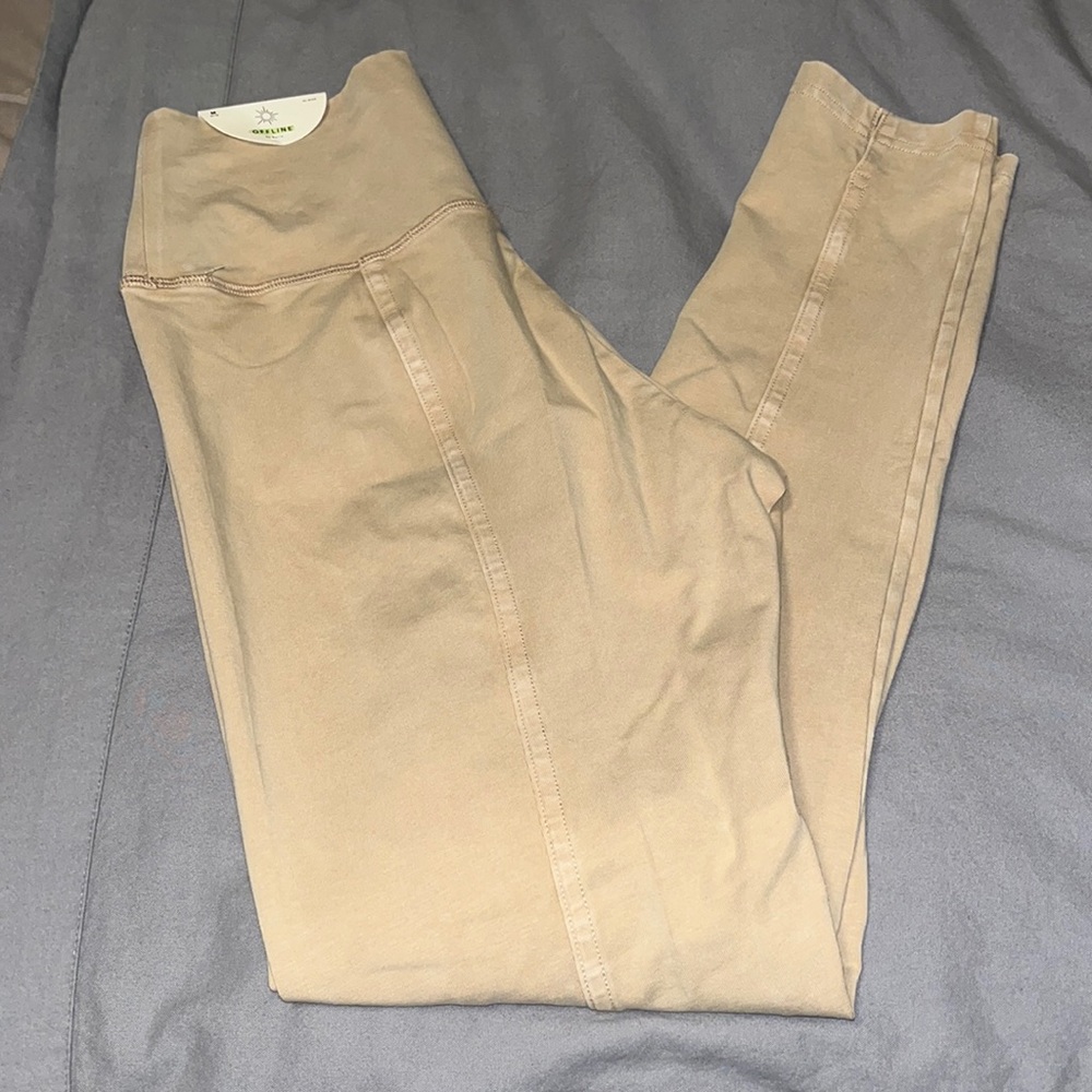 NWT! Aerie Offline hi-rise leggings. Amazing material! Size M.